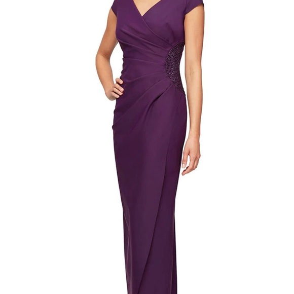 Cap Sleeve Compression Dress with Cap Sleeves & Embellished Hip Detail - Picture 1 of 5